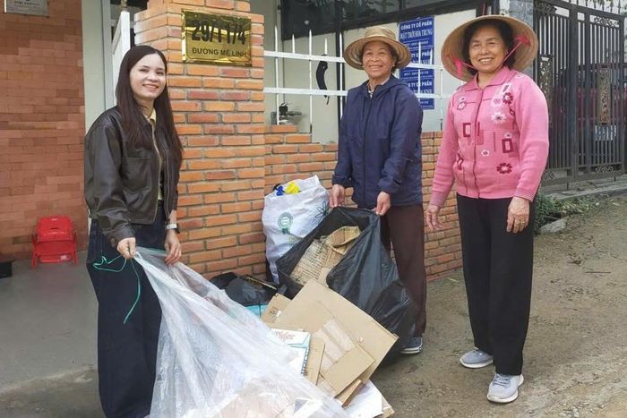 Hội viên phụ nữ phường Lâm Viên - Đà Lạt tích cực ủng hộ mô hình Biến rác thành yêu thương