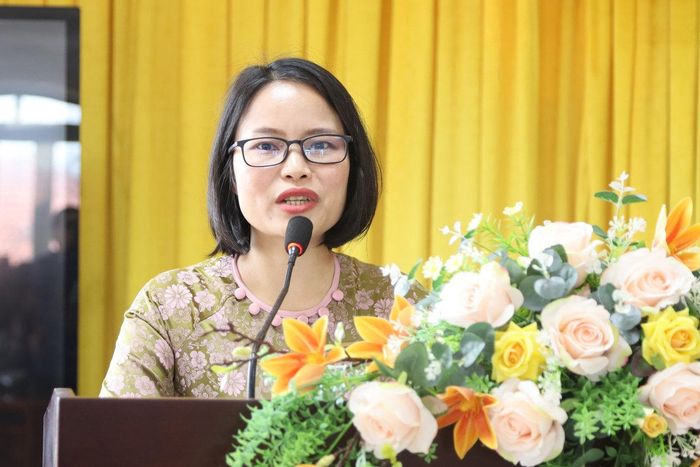 Các đại biểu trình bày tham luận tại hội thảo