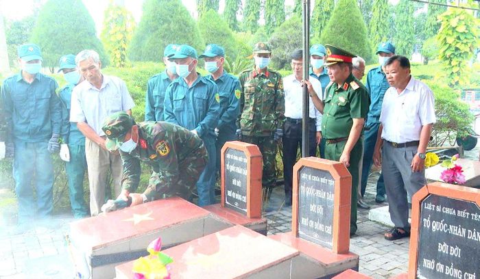 Việc khai mở phần mộ liệt sĩ chưa có thông tin được thực hiện cẩn thận, thể hiện sự trang nghiêm