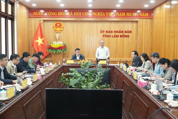 Quang cảnh buổi làm việc
