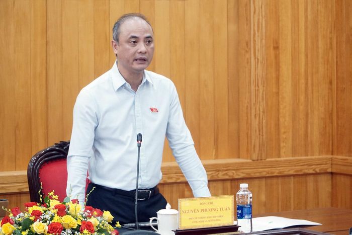 Đồng chí Nguyễn Phương Tuấn, Phó Chủ nhiệm Ủy ban KHCN và Môi trường phát biểu tại buổi làm việc
