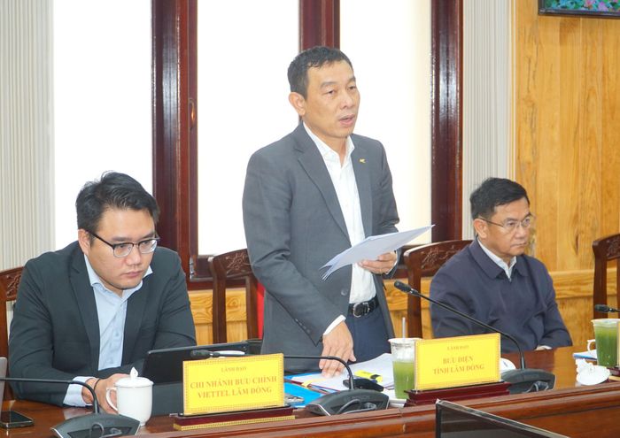 Đại diện Bưu điện tỉnh Lâm Đồng báo cáo tại buổi làm việc