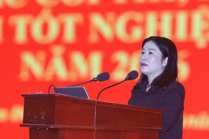 Giám đốc Sở Giáo dục và Đào tạo Lâm Đồng Lê Thị Bích Liên phát biểu tại hội nghị