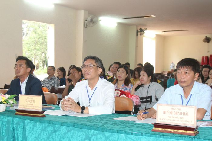 Các đồng chí trong Ban Giám khảo hội thi Báo cáo viên, tuyên truyền viên giỏi tỉnh Lâm Đồng năm 2026