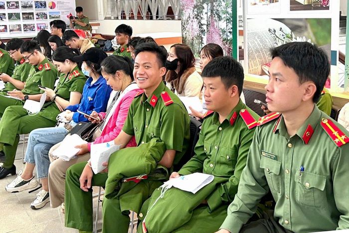 Cán bộ chiến sĩ Công an tỉnh tham gia hiến máu tình nguyện