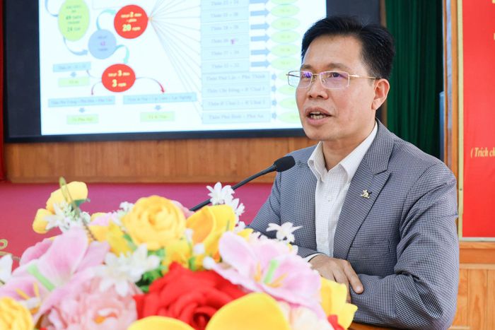 Đồng chí Trần Trung Hiếu – Bí thư Đảng ủy, Chủ tịch HĐND xã phát biểu tại hội nghị.