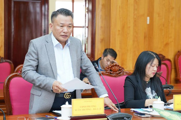 Chủ tịch UBND phường Xuân Trường - Đà Lạt Trần Hùng Sơn giải trình tiến độ giải ngân vốn tại cuộc họp