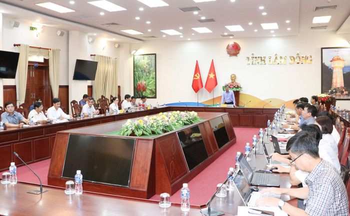 Quang cảnh cuộc họp