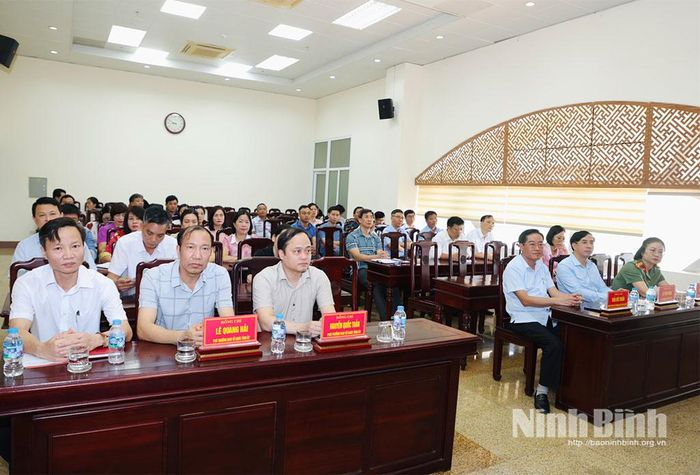 Các đại biểu dự hội nghị.
