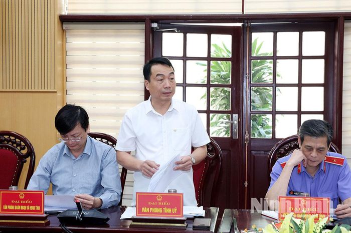 Đại diện lãnh đạo Văn phòng Tỉnh ủy phát biểu tại Hội nghị.