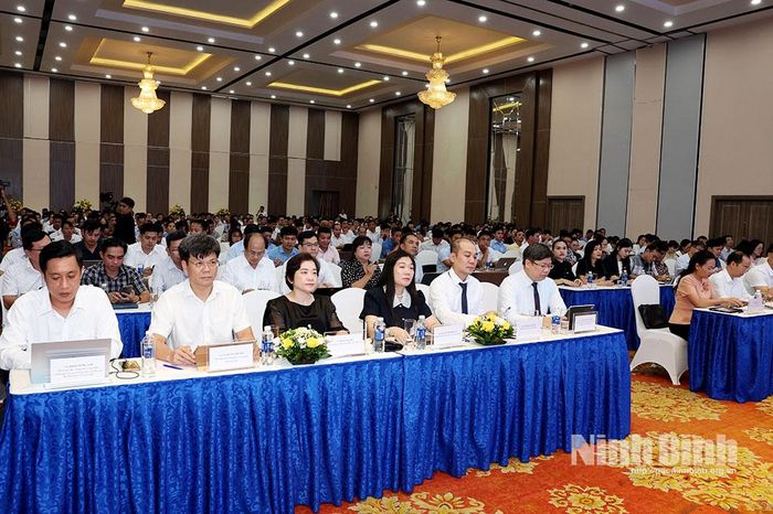 Các đại biểu dự Hội thảo.