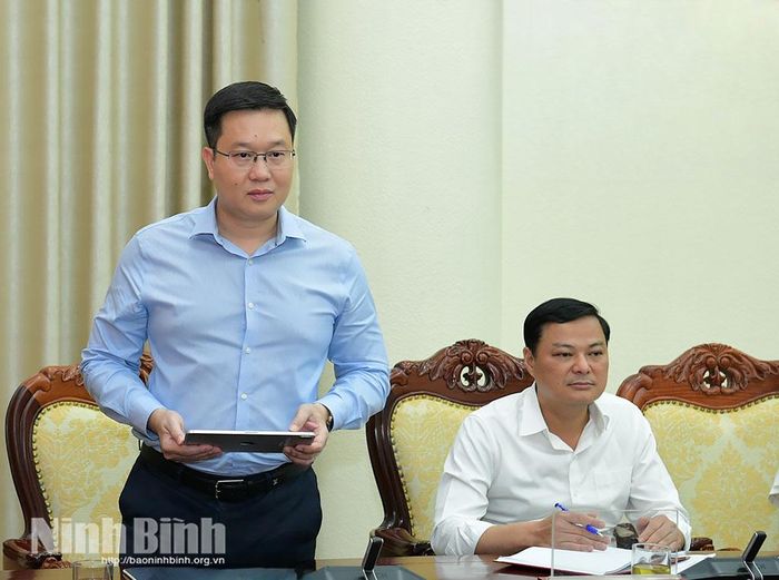 Đồng chí Trần Đăng Quỳnh, Ủy viên Dự khuyết Trung ương Đảng, Phó Bí thư Thường trực Tỉnh ủy phát biểu tại buổi sinh hoạt.