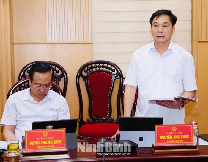 Đồng chí Nguyễn Anh Chức, Ủy viên Ban Thường vụ Tỉnh ủy, Phó Chủ tịch UBND tỉnh phát biểu tại hội nghị.
