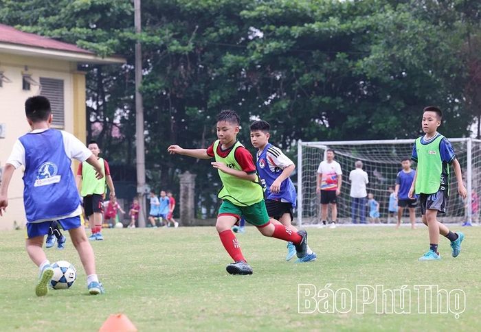 Lớp học chính là môi trường tốt giúp ươm mầm tài năng bóng đá trẻ.