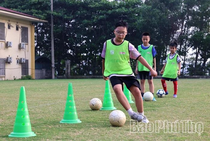 Những bài tập kỹ thuật từ cơ bản đến nâng cao giúp các em phát huy được tố chất, năng khiếu.