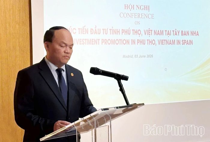 Đại sứ Đoàn Thanh Song phát biểu chào mừng tại Hội nghị xúc tiến đầu tư tỉnh Phú Thọ tại Madrid.