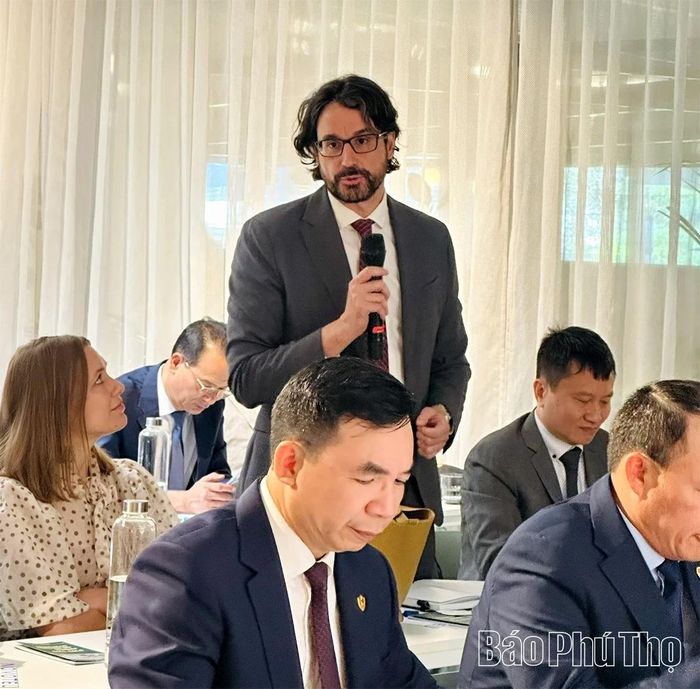 Đại diện các doanh nghiệp và cơ quan Tây Ban Nha trao đổi, đặt câu hỏi về cơ hội đầu tư tại tỉnh Phú Thọ.