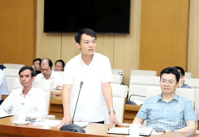 Lãnh đạo xã Phù Ninh phát biểu tại hội nghị.