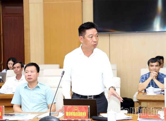 Lãnh đạo các sở, ngành phát biểu.
