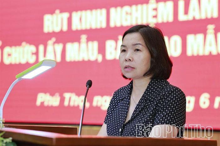 Đồng chí Phó Chủ tịch UBND tỉnh Phùng Thị Kim Nga phát biểu chỉ đạo tại hội nghị.