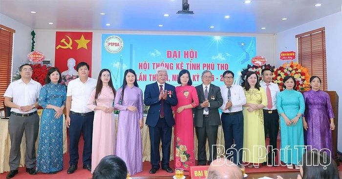 Ban Chấp hành Hội Thống kê tỉnh Phú Thọ lần thứ III, nhiệm kỳ 2026-2031 ra mắt Đại hội.
