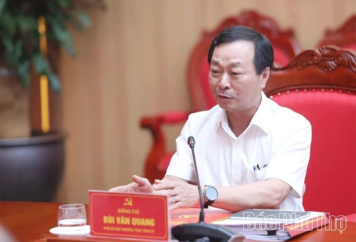 Đồng chí Phó Bí thư Thường trực Tỉnh ủy Bùi Văn Quang cho ý kiến vào một số nội dung quan trọng.