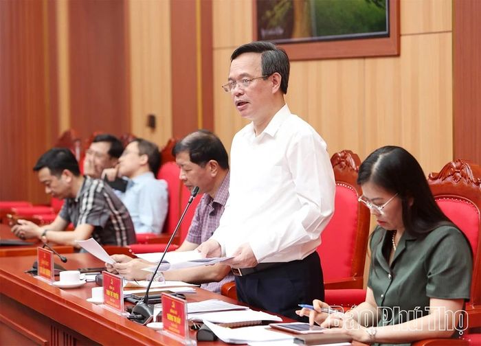 Lãnh đạo Sở Giáo dục và Đào tạo báo cáo chủ trương đầu tư dự án Trường THPT Nguyễn Văn Chất.
