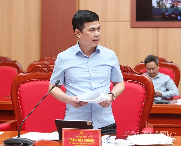 Lãnh đạo Sở Nội vụ báo cáo phương án tu bổ, nâng cấp khu mộ liệt sĩ tỉnh Phú Thọ tại Nghĩa trang liệt sĩ Quốc gia Trường Sơn và Nghĩa trang liệt sĩ Quốc gia Đường 9.