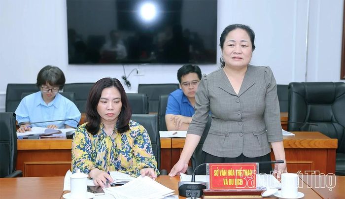 Lãnh đạo Sở Văn hóa, Thể thao và Du lịch phát biểu tại hội nghị.