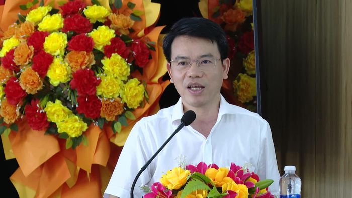 Đại biểu HĐND tỉnh tiếp thu ý kiến của cử tri - Ảnh: A.H