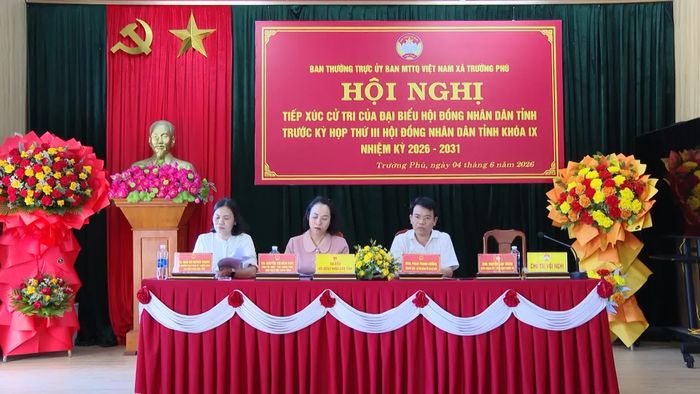 Tổ đại biểu HĐND tỉnh số 11 lắng nghe ý kiến cử tri - Ảnh: A.H