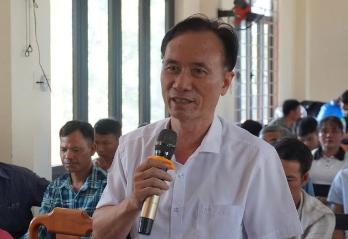 Cử tri Trường THPT A Túc kiến nghị quan tâm mở rộng quy mô trường lớp của nhà trường - Ảnh: Hoàng Hùng