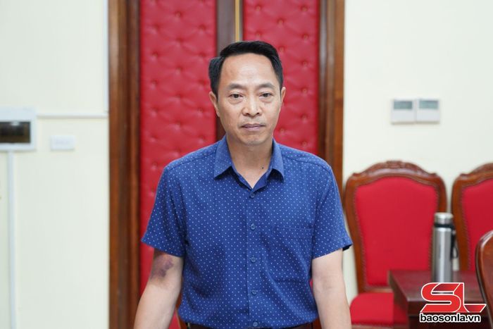 Lãnh đạo UBND xã Yên Châu báo cáo các nội dung tại cuộc làm việc.