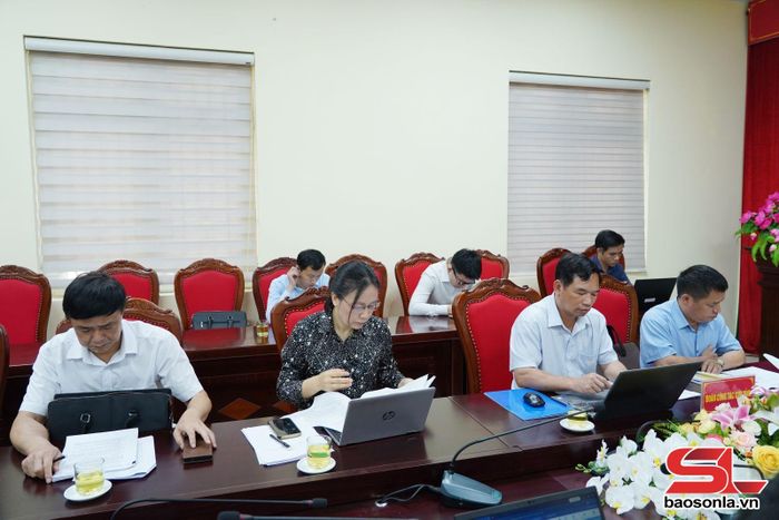 Đại diện các sở, ngành dự cuộc làm việc.
