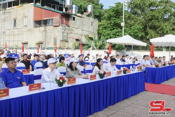 Các đại biểu dự Lễ phát động.