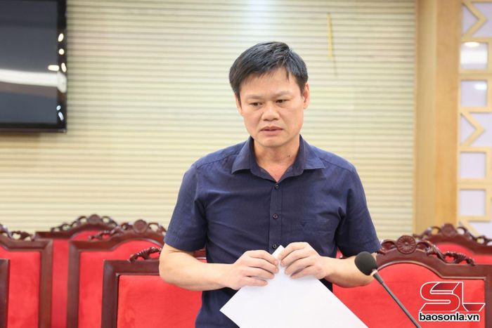 Lãnh đạo Sở Xây dựng phát biểu ý kiến tại cuộc họp.