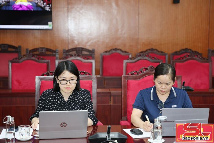 Các đại biểu dự cuộc làm việc.