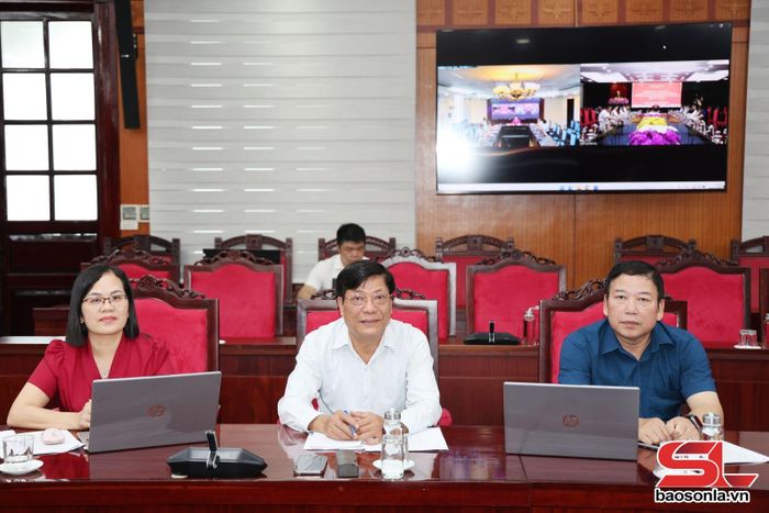 Lãnh đạo Liên minh HTX tỉnh dự cuộc làm việc.