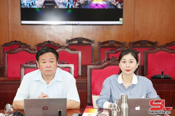 Các đồng chí Thường trực Ủy ban MTTQ Việt Nam tỉnh dự cuộc làm việc.