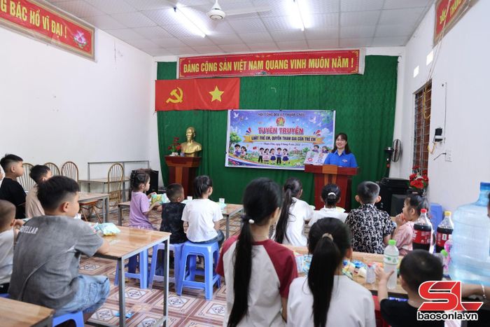 Đoàn xã Thuận Châu tuyên truyền Luật Trẻ em, quyền tham gia của trẻ em.