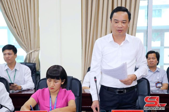 Lãnh đạo Trường Đại học Tây Bắc phát biểu tại cuộc làm việc.