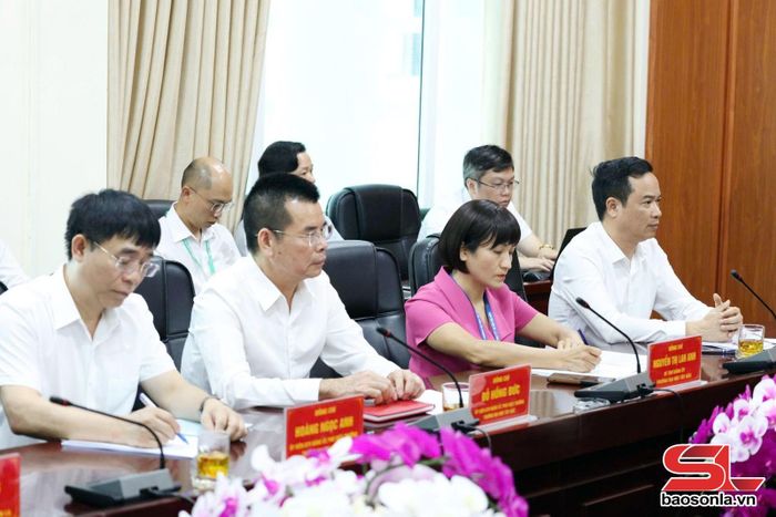 Các đại biểu dự cuộc làm việc.