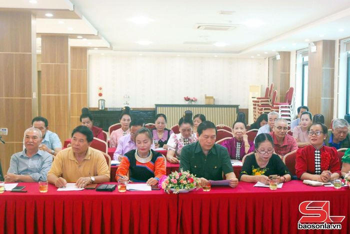 Các đại biểu tham dự bế mạc trại sáng tác