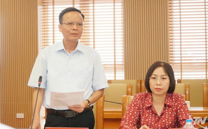 Đồng chí Phó Chủ tịch HĐND tỉnh Đồng Văn Lưu phát biểu.