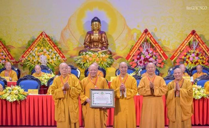 Trung ương Giáo hội tặng Bằng Tuyên dương công đức đến tập thể Ban Trị sự GHPGVN tỉnh Thanh Hóa