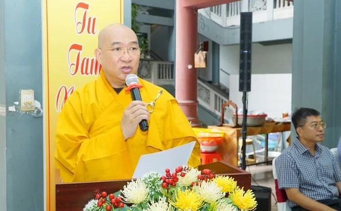 Thượng tọa Thích Phước Nguyên phát biểu khai mạc Khóa bồi dưỡng trụ trì năm 2026 - Ảnh: Bảo Toàn