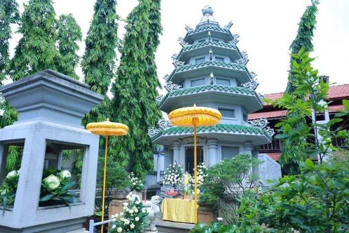 Bảo tháp Hòa thượng Thích Trung Hậu trong khuôn viên chùa Linh Thái (xã Xuân Thới Sơn, TP.HCM)