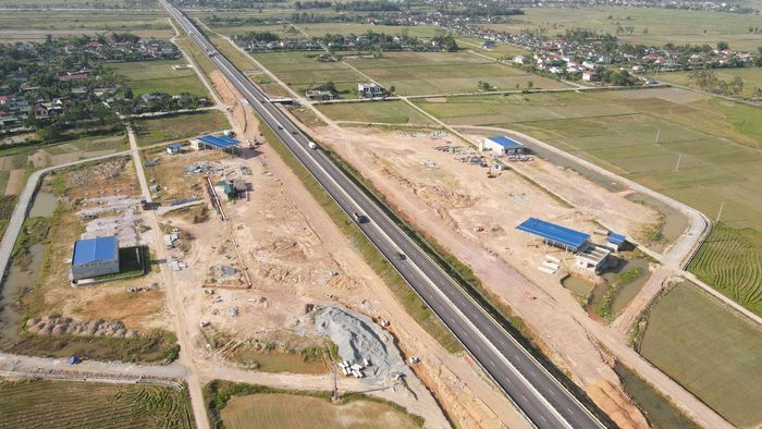 Tại trạm dừng nghỉ tại Km 478 tiến độ dự án còn chậm, chưa đủ điều kiện để phục vụ người dân.