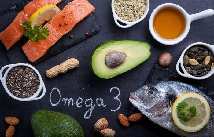 Nguồn omega-3 dồi dào nhất là các loại cá béo như cá hồi, cá thu, cá mòi, cá trích và cá ngừ