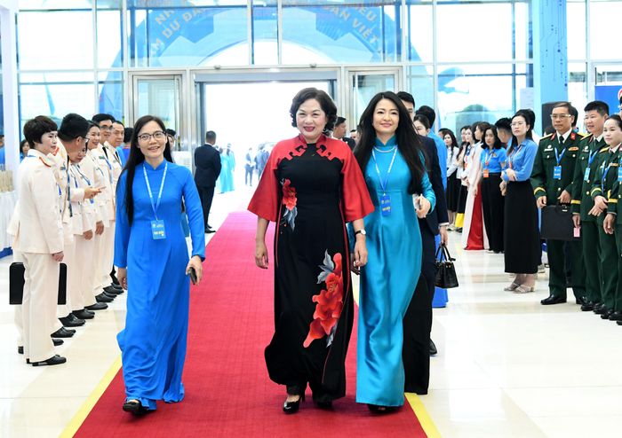 Phó Chủ tịch Quốc hội Nguyễn Thị Hồng đến dự phiên khai mạc trọng thể Đại hội XIV Công đoàn Việt Nam